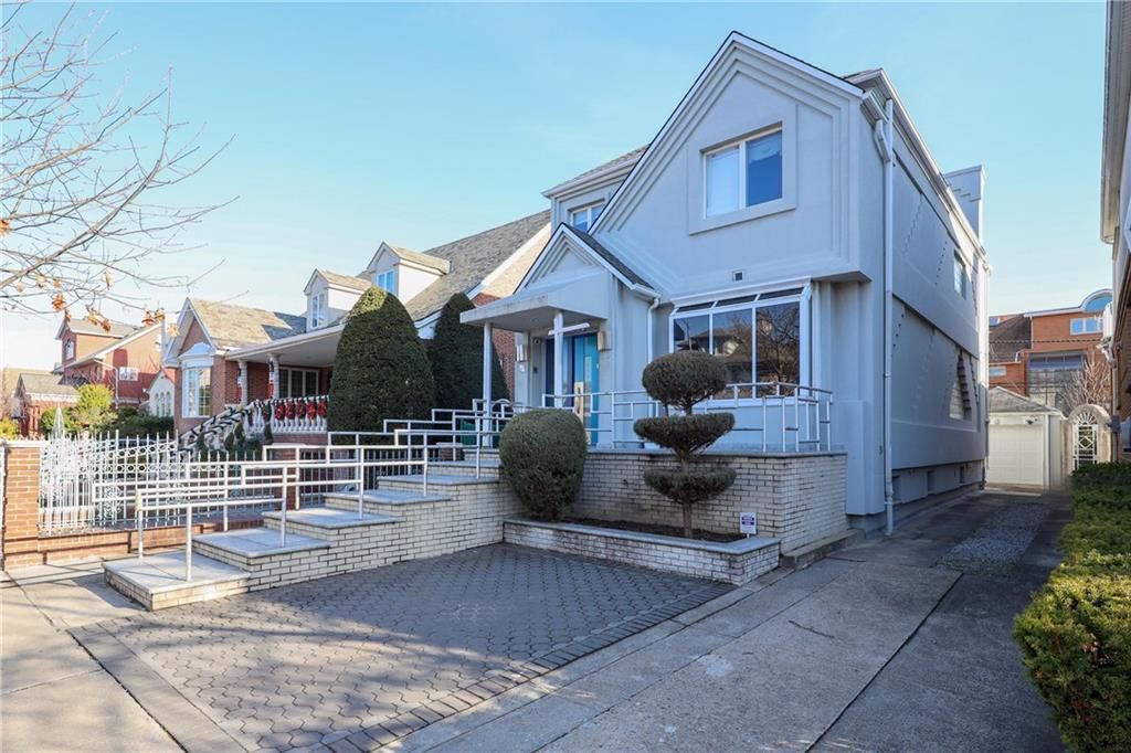Photo of 61 Exeter Street, Brooklyn, NY 11235 (MLS # 488784)