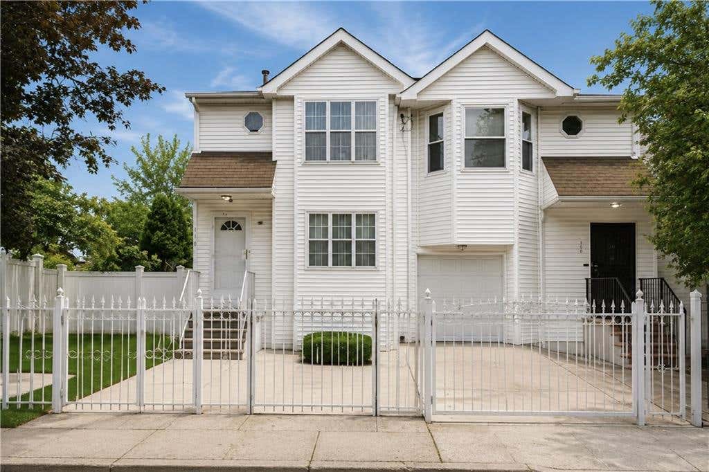 Photo of 110 Pendleton Place, Staten Island, NY 10301 (MLS # 503710)