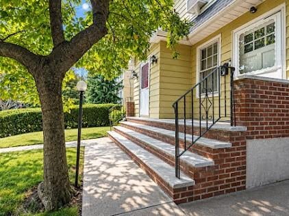 Photo of 20 Arnprior Street, Staten Island, NY 10302 (MLS # 504686)