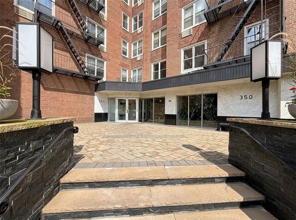 Photo of 350 Richmond Terrace #1W, Staten Island, NY 10301 (MLS # 505264)