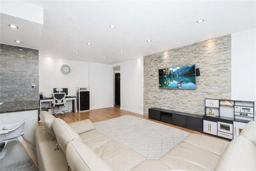 Photo of 75 Oceana Drive #1H, Brooklyn, NY 11235 (MLS # 498676)