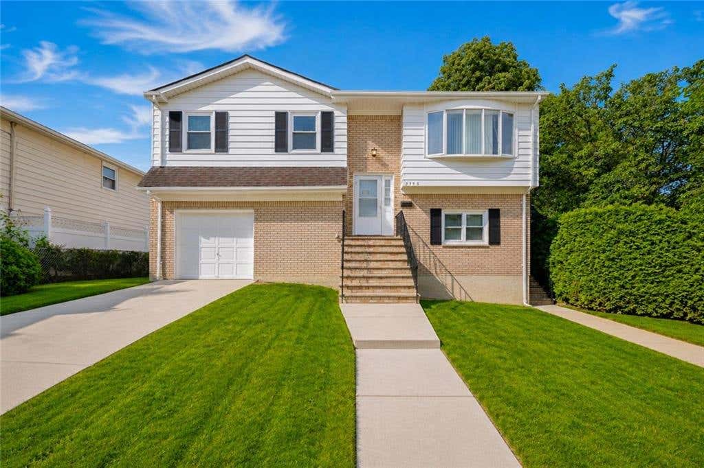 Photo of 3996 Richmond Avenue, Staten Island, NY 10312 (MLS # 503706)