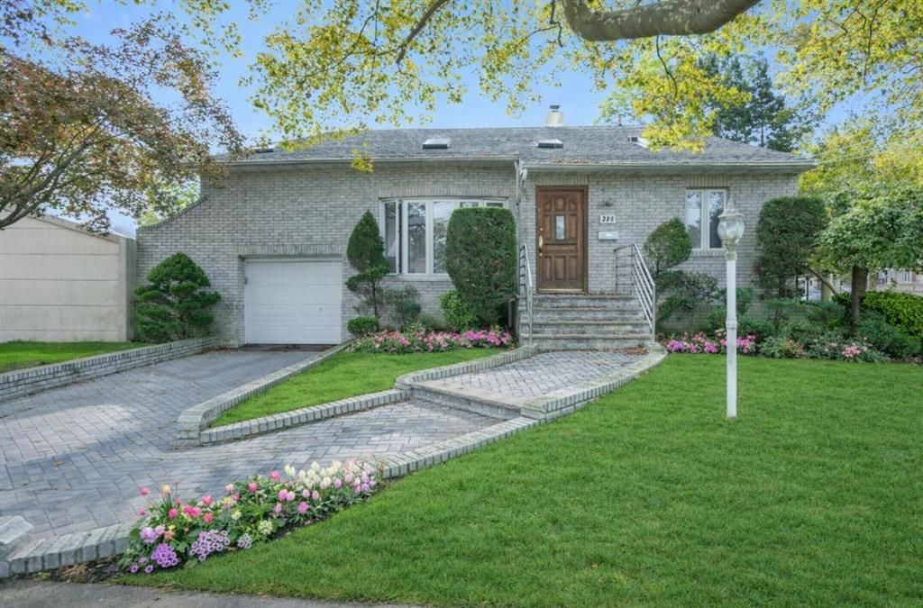 Photo of 389 Mayfair Drive, Brooklyn, NY 11234 (MLS # 500276)