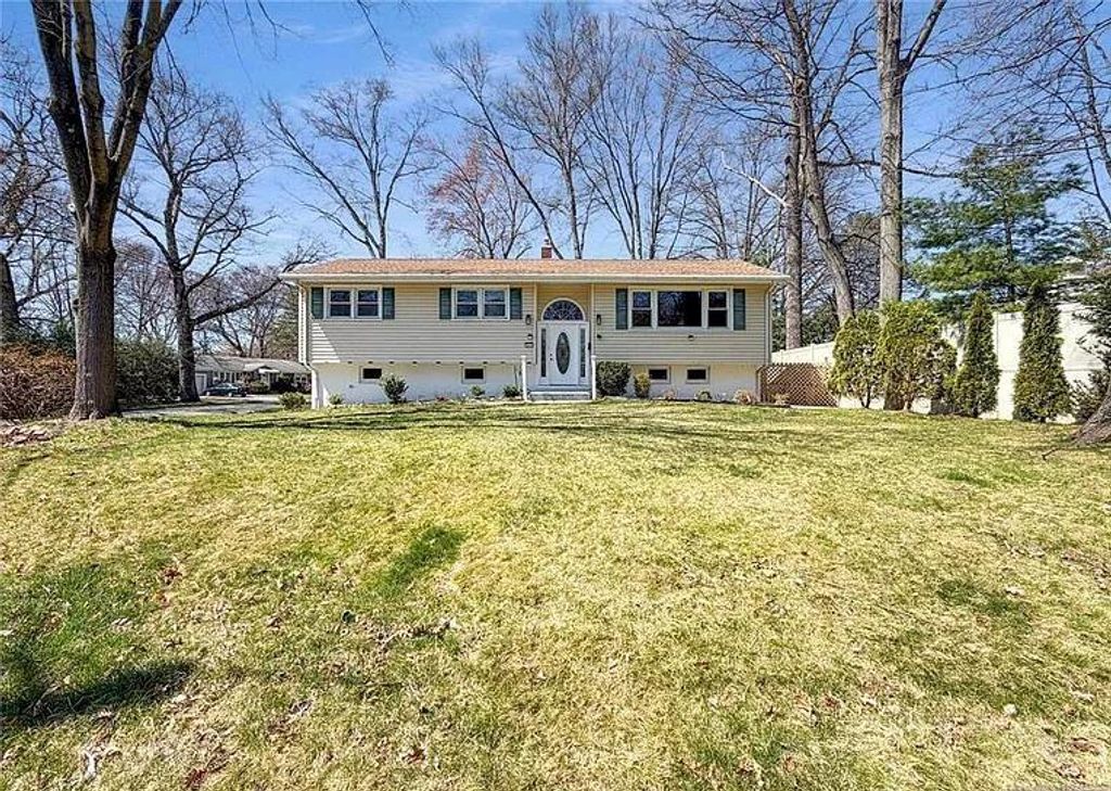 Photo of 2622 Cleveland Ave Avenue, Washington Heights, NY 07676 (MLS # 501606)