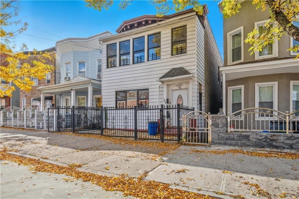 Photo of 1847 Bronxdale Avenue, Bronx, NY 10462 (MLS # 497455)