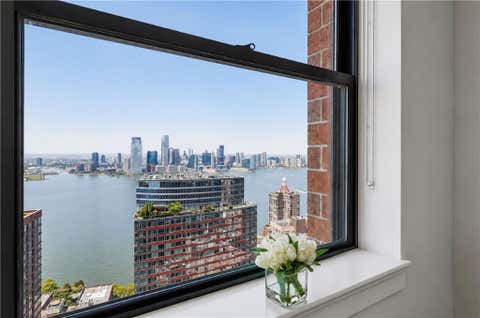 Condo For Sale - 20 West Street #40A<br/> New York, NY 10004