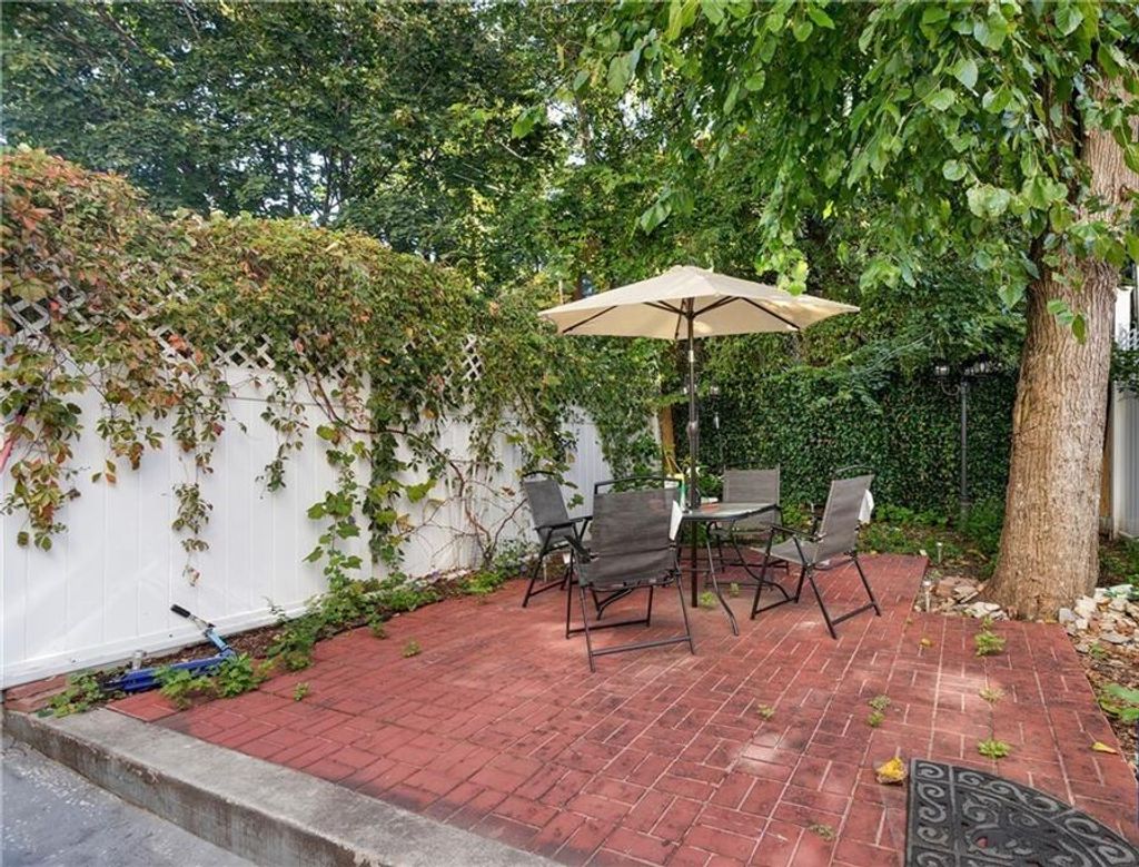 Photo of 20 Pilling Street, Brooklyn, NY 11207 (MLS # 500534)