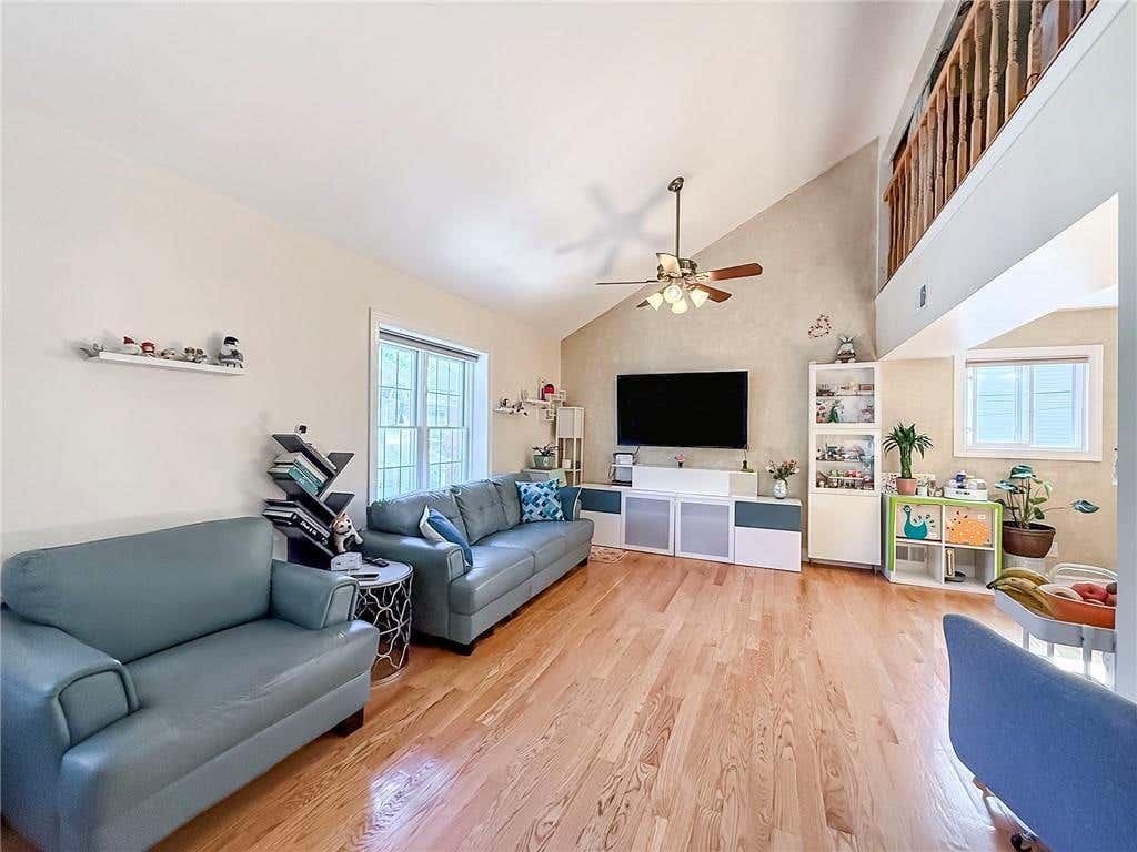Photo of 36 Village Lane #8B, Staten Island, NY 10312 (MLS # 502151)