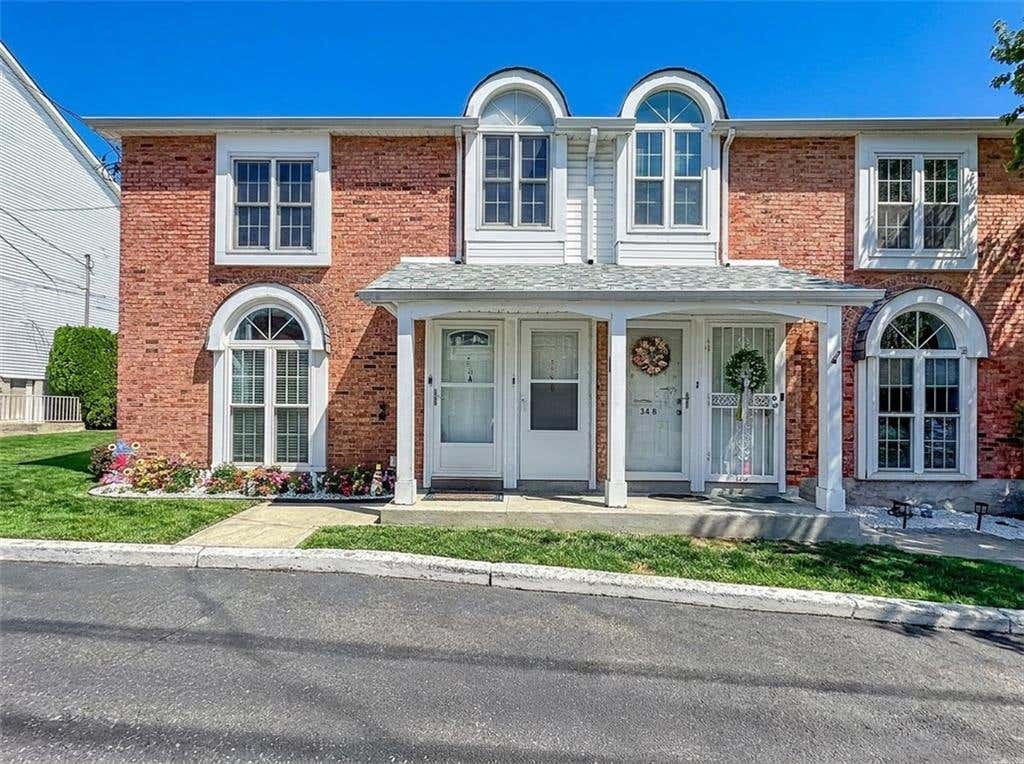 Photo of 36 Village Lane #8B, Staten Island, NY 10312 (MLS # 502151)