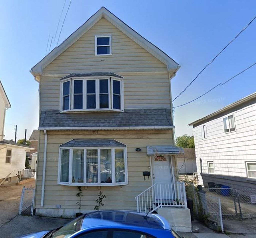 Photo of 8 Leroy Street, Staten Island, NY 10314 (MLS # 497795)