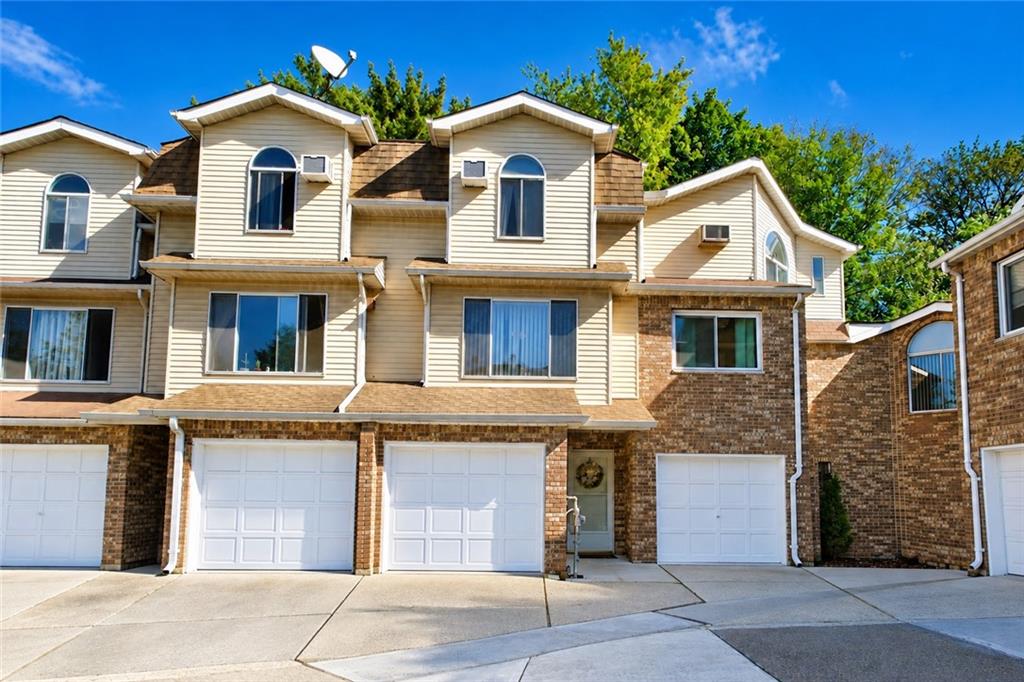 Photo of 40 Zachary Court, Staten Island, NY 10310 (MLS # 505339)