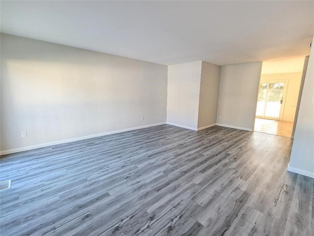 Photo of 224 Forest Green Grn, Staten Island, NY 10312 (MLS # 499481)