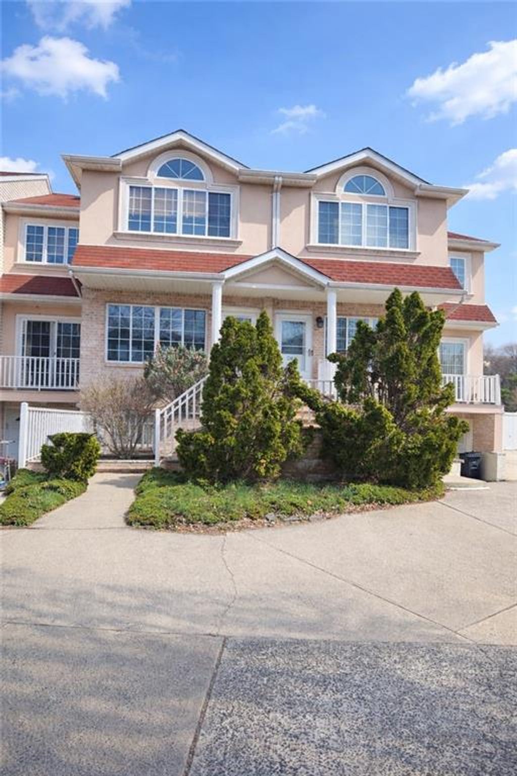 Photo of 205 Essex Drive, Staten Island, NY 10314 (MLS # 500281)