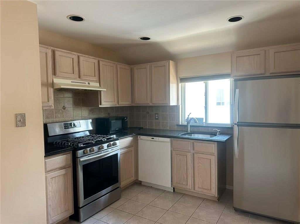 Photo of 231 Gervil Street, Staten Island, NY 10309 (MLS # 502552)