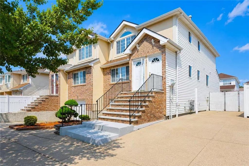 Photo of 231 Gervil Street, Staten Island, NY 10309 (MLS # 502552)