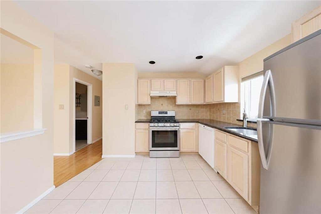 Photo of 231 Gervil Street, Staten Island, NY 10309 (MLS # 502552)