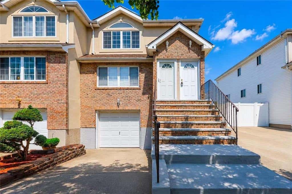 Photo of 231 Gervil Street, Staten Island, NY 10309 (MLS # 502552)