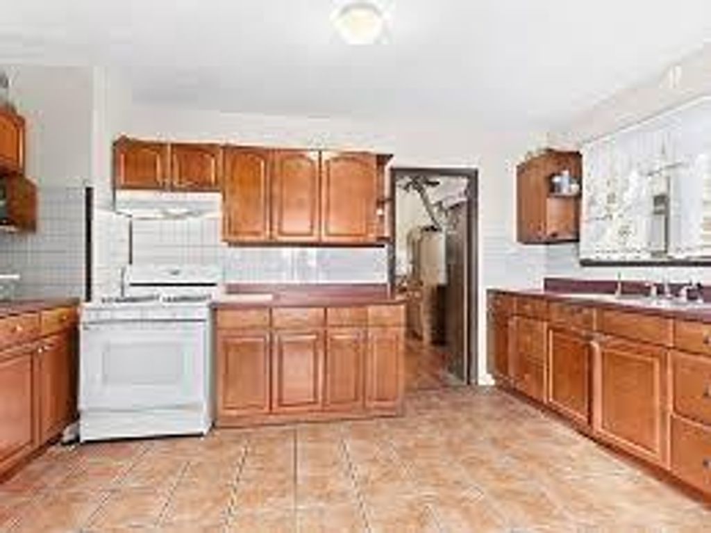 Photo of 980 Lenox Road, Brooklyn, NY 11212 (MLS # 497126)