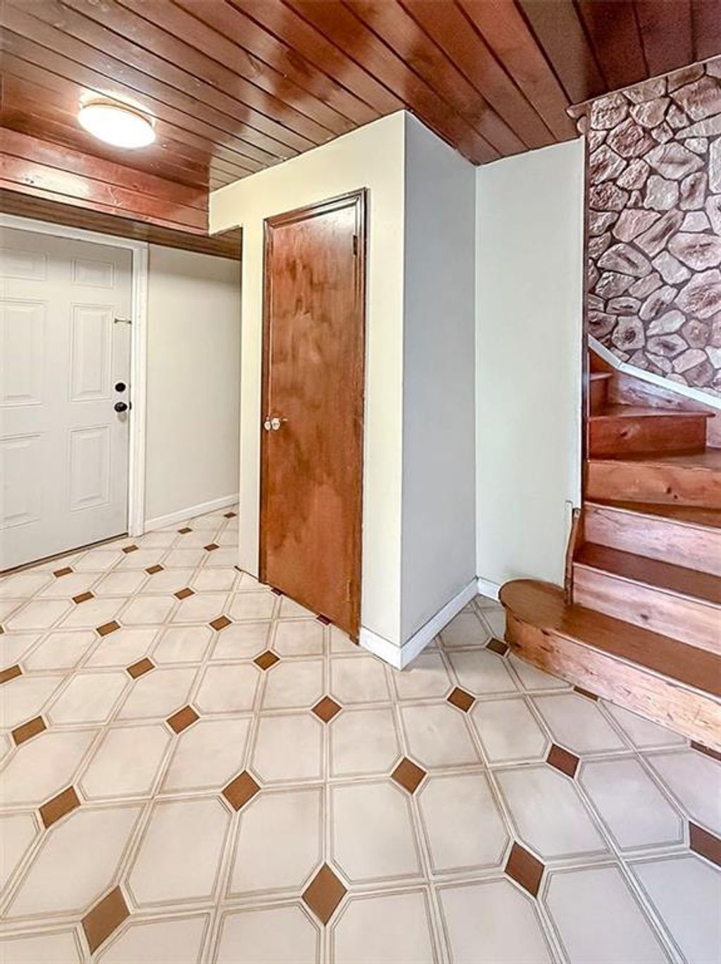 Photo of 140 Hett Avenue, Staten Island, NY 10306 (MLS # 498400)