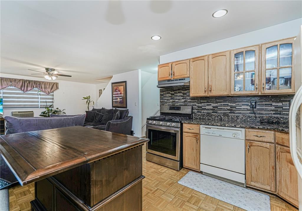 Photo of 121 Clark Lane, Staten Island, NY 10304 (MLS # 497840)