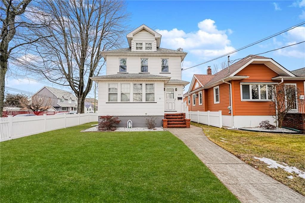 Photo of 477 College Avenue, Staten Island, NY 10314 (MLS # 498625)