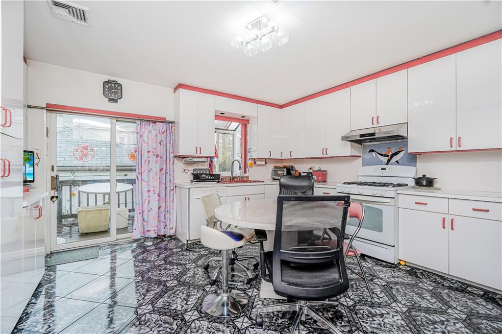46 Bay 17th Street, Brooklyn, New York image 18