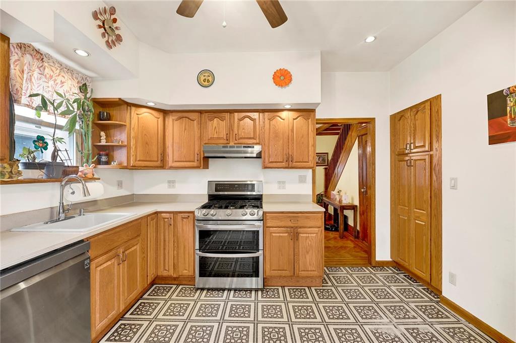 971 80th St, Brooklyn, NY, 11228, USA, 3 Bedrooms Bedrooms, ,2 BathroomsBathrooms,Residential,Active,971 80th St,501743