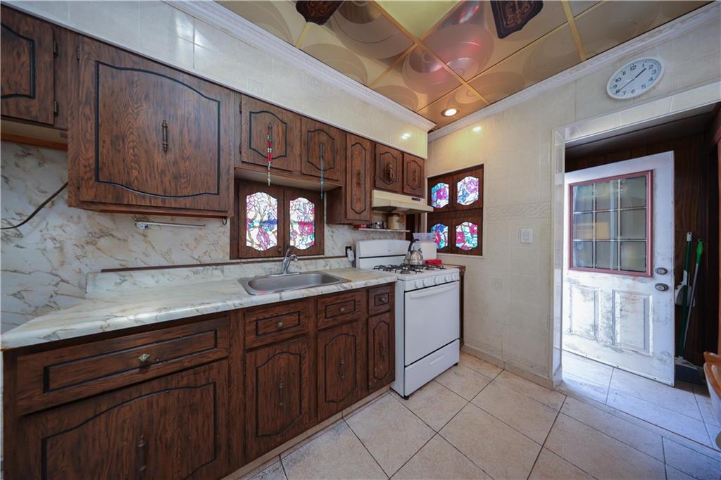 8669 15th Avenue, Brooklyn, New York image 11