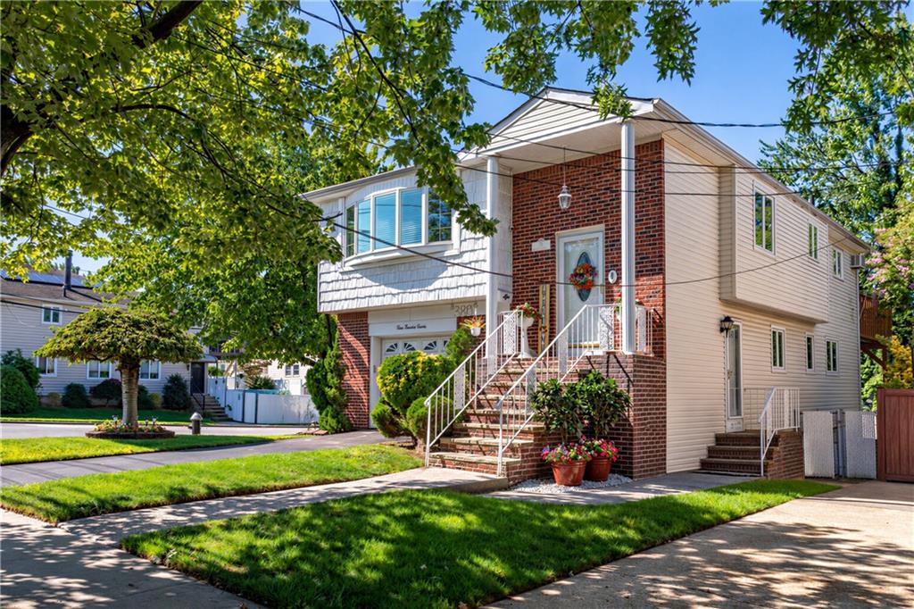 Photo of 380 Elverton Avenue, Staten Island, NY 10308 (MLS # 504405)