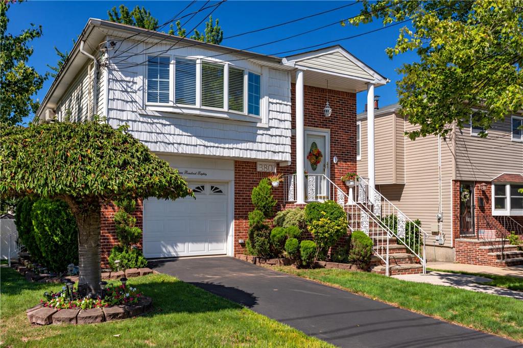 Photo of 380 Elverton Avenue, Staten Island, NY 10308 (MLS # 504405)