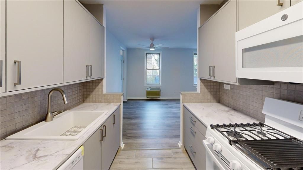 Photo of 55 Austin Place #2Y, Staten Island, NY 10304 (MLS # 497387)