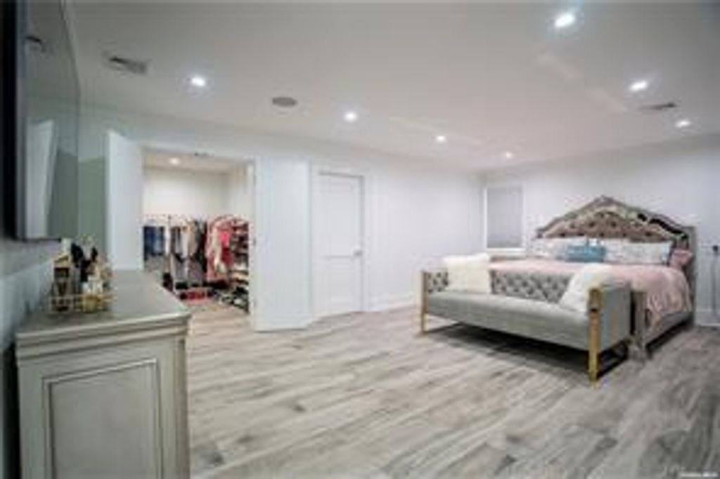 Photo of 18 Helene Avenue, Merrick, NY 11566 (MLS # 498989)