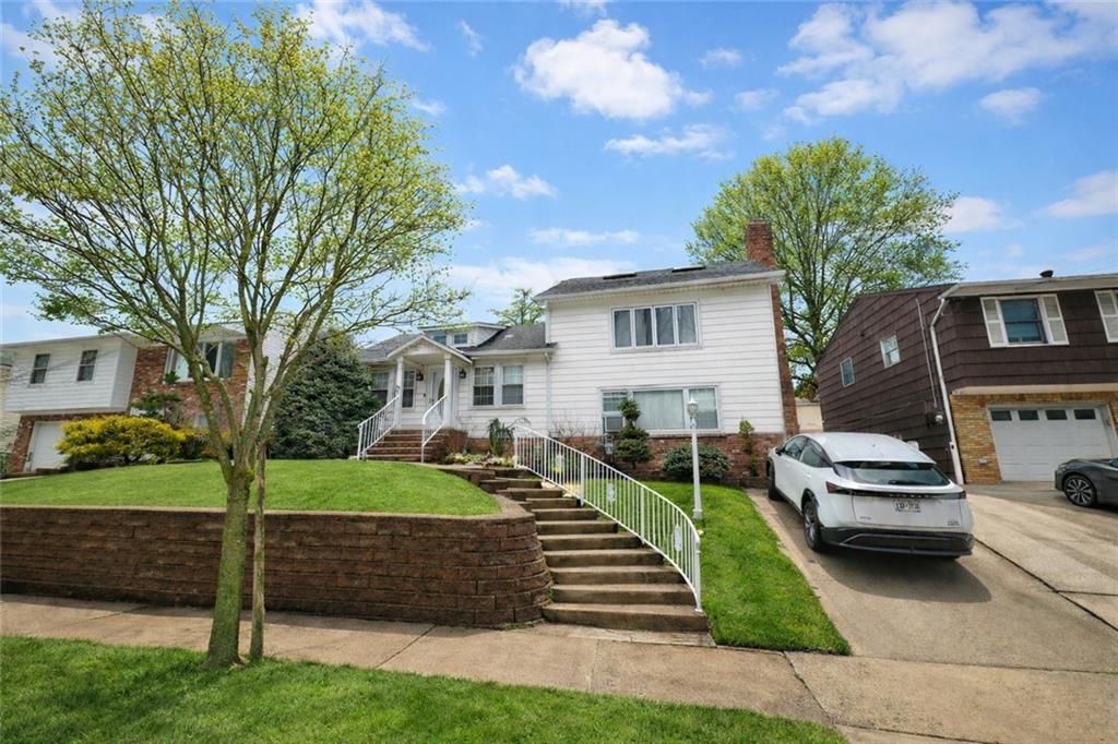 Photo of 85 Oswald Place, Staten Island, NY 10309 (MLS # 499208)