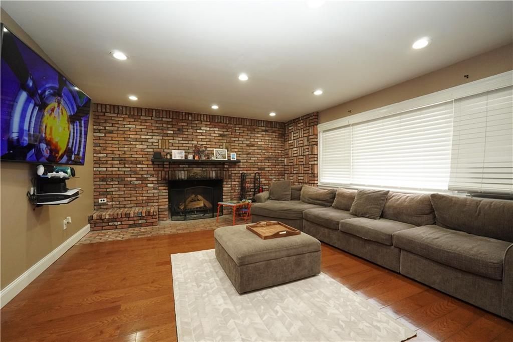 Photo of 85 Oswald Place, Staten Island, NY 10309 (MLS # 499208)