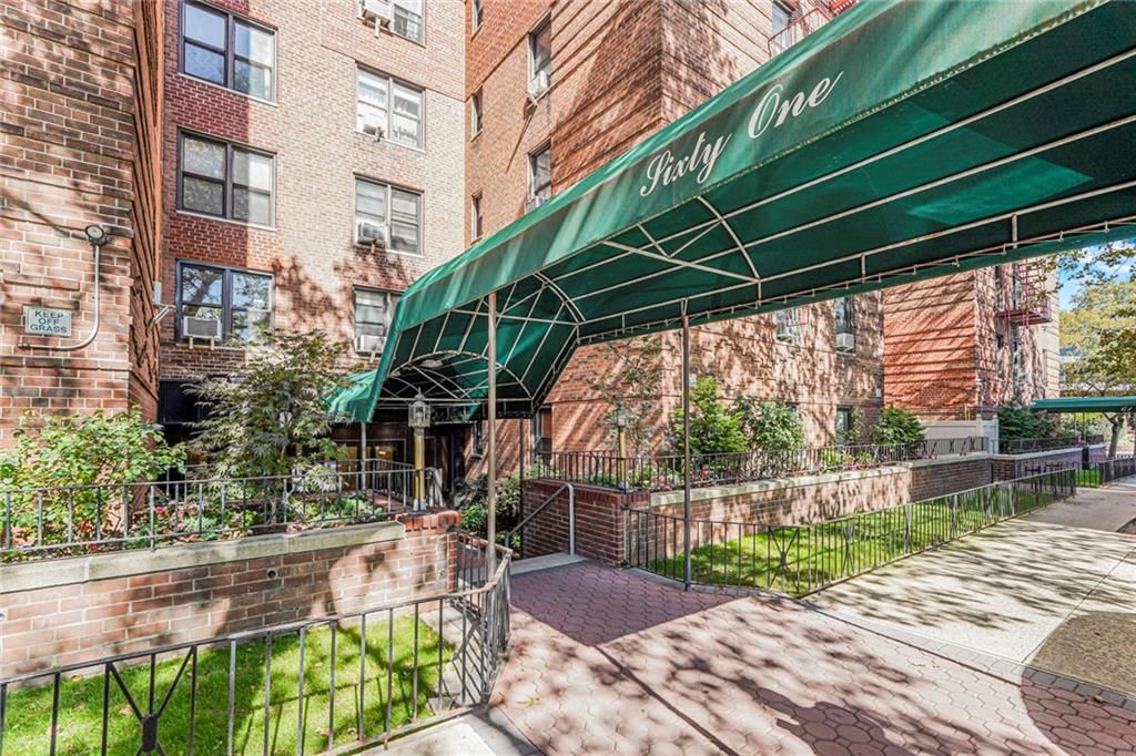 Photo of 61 Oliver Street #6F, Brooklyn, NY 11209 (MLS # 496534)