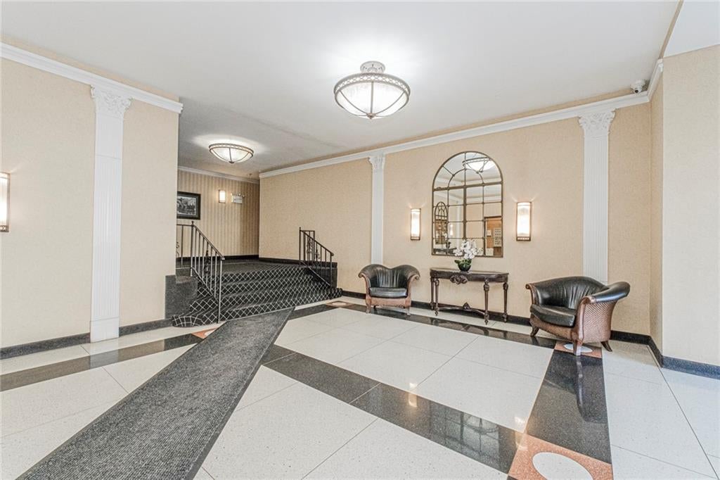 Photo of 1000 Clove Road #4O, Staten Island, NY 10301 (MLS # 502228)