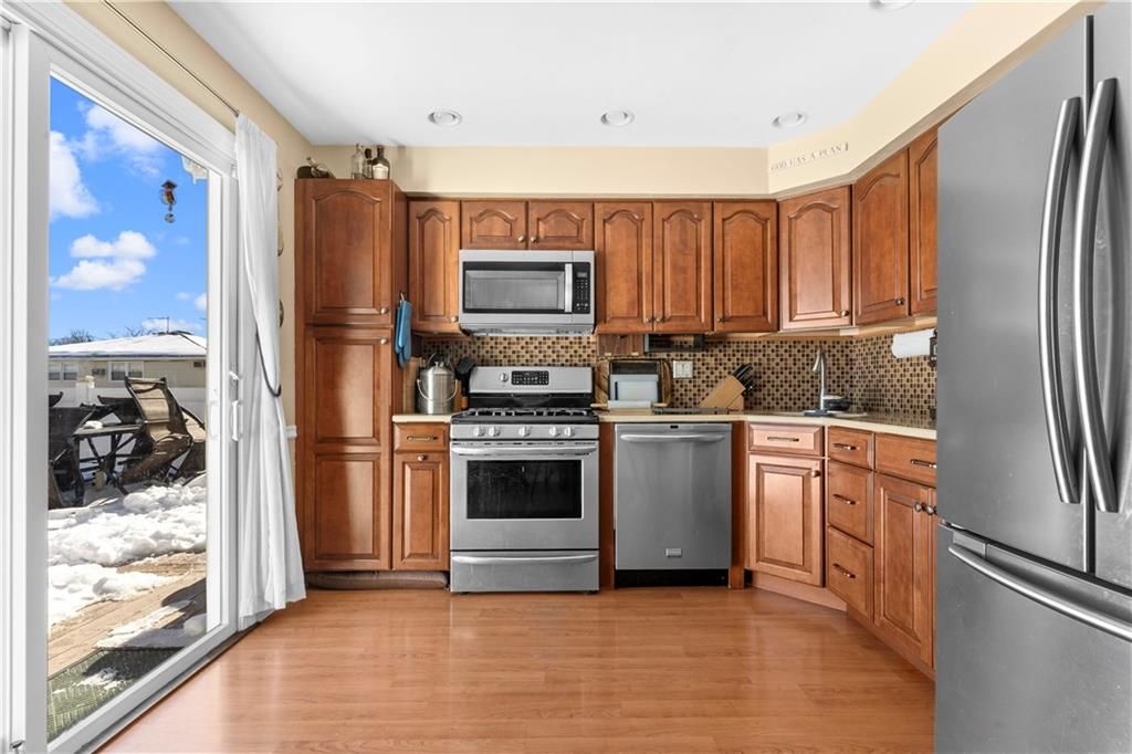 Photo of 131 Crossfield Avenue, Staten Island, NY 10312 (MLS # 498811)