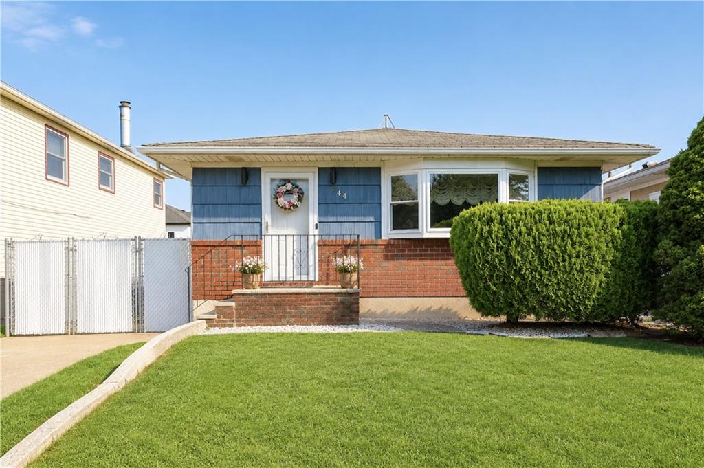 Photo of 944 Rensselaer Avenue, Staten Island, NY 10309 (MLS # 504677)