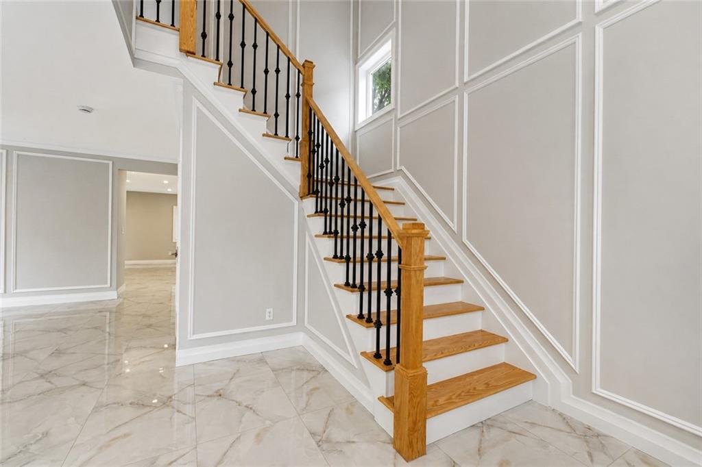 Photo of 689 Oakland Avenue, Staten Island, NY 10310 (MLS # 504884)