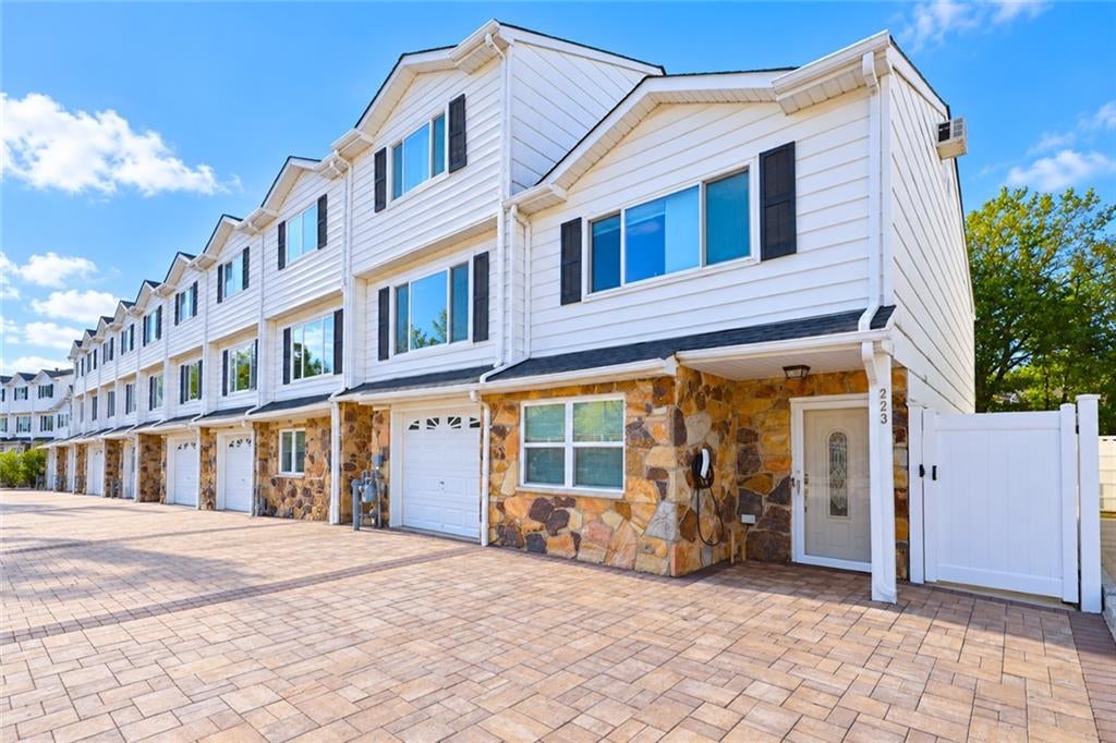 Photo of 223 Carlyle Green, Staten Island, NY 10312 (MLS # 505402)