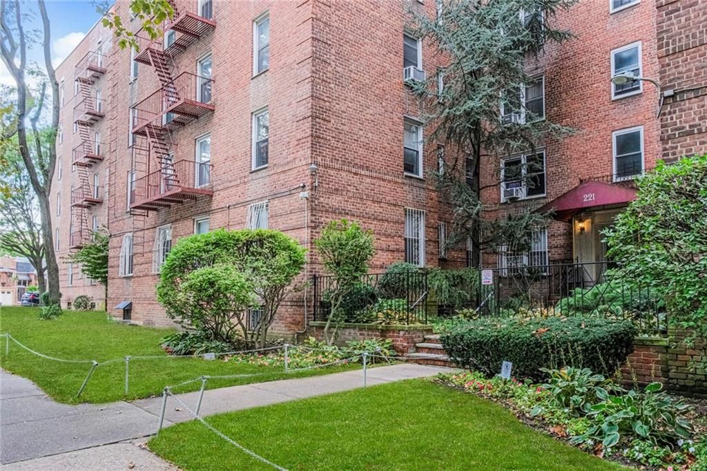 Photo of 221 mcdonald ave Avenue #5 C, Brooklyn, NY 11218 (MLS # 496713)
