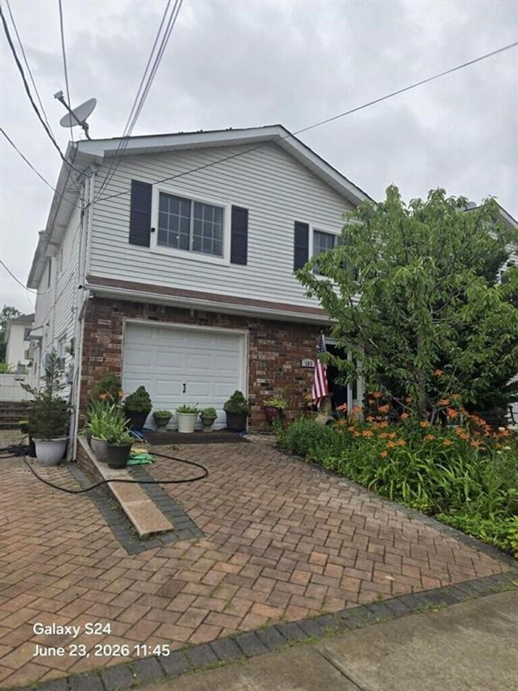 Photo of 181 Mosely Avenue, Staten Island, NY 10302 (MLS # 502384)