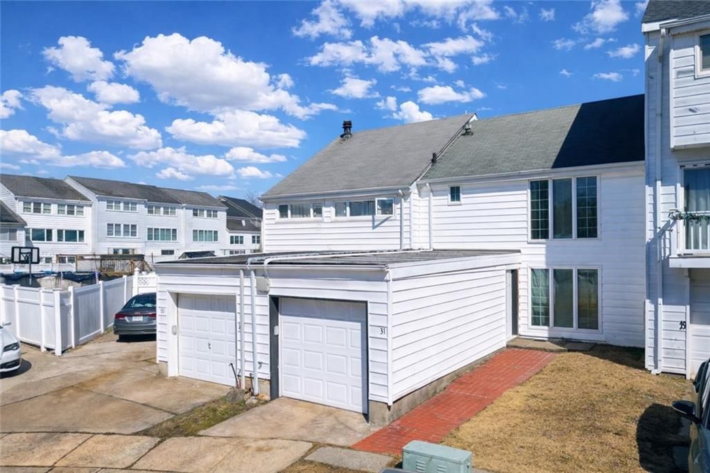 Photo of 31 Barclay Circle, Staten Island, NY 10312 (MLS # 499495)