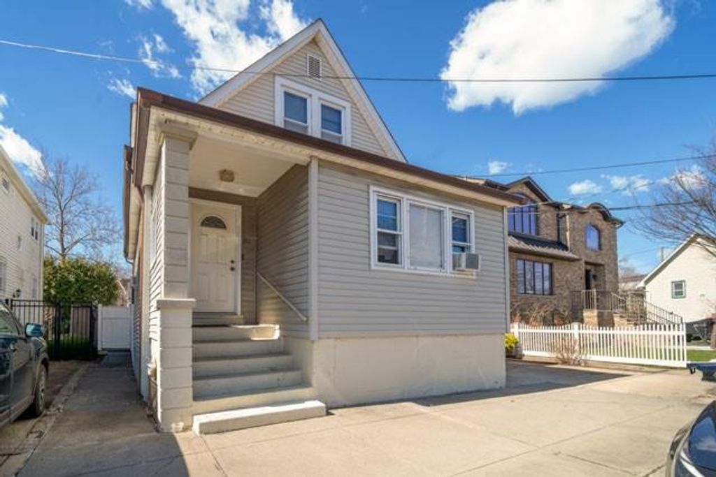 Photo of 80 Labau Avenue, Staten Island, NY 10301 (MLS # 499417)