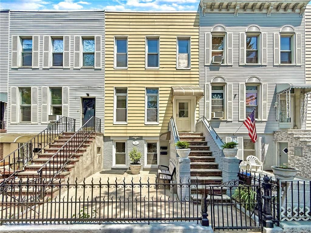 Photo of 13 Windsor Place, Brooklyn, NY 11215 (MLS # 494394)