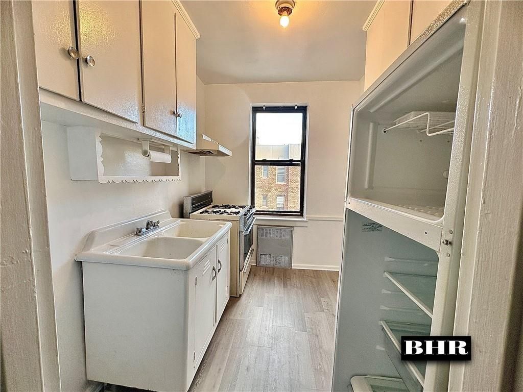 Photo of 2615 Homecrest Avenue #6B, Brooklyn, NY 11235 (MLS # 498774)