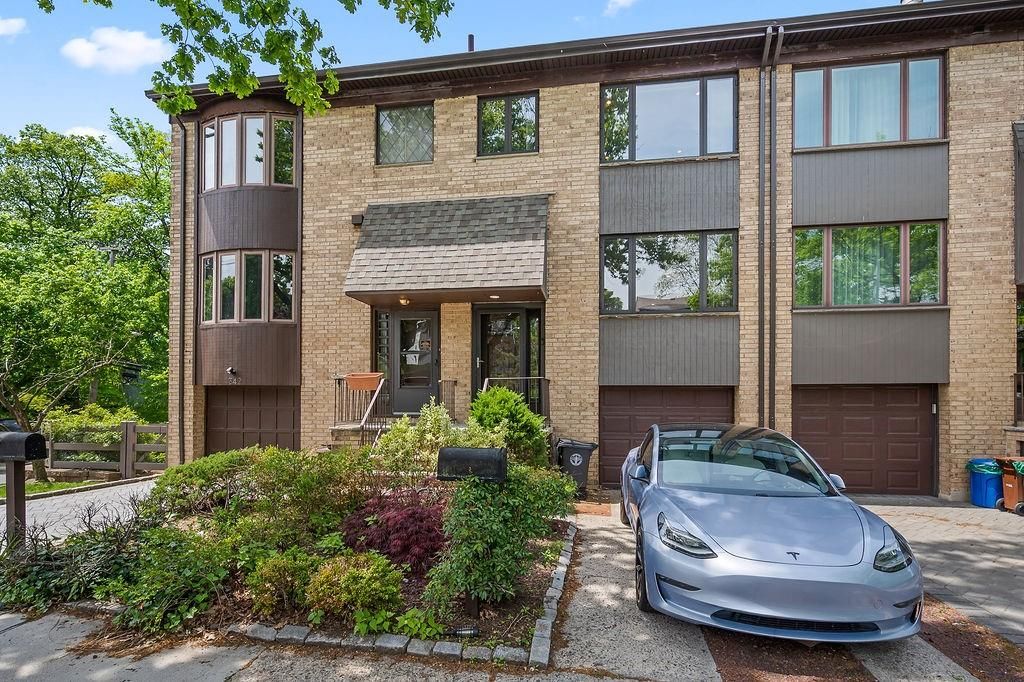 Photo of 340 Hillbrook Drive, Staten Island, NY 10305 (MLS # 501473)