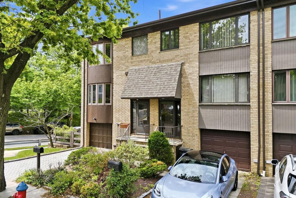 Photo of 340 Hillbrook Drive, Staten Island, NY 10305 (MLS # 501473)