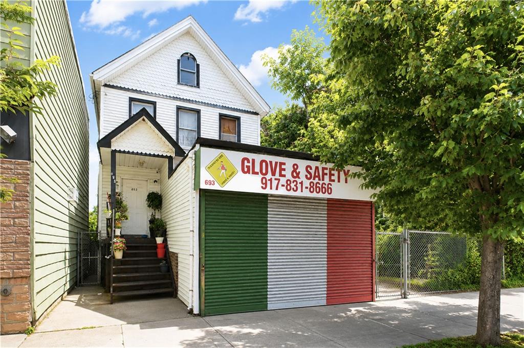 Photo of 693 Henderson Avenue, Staten Island, NY 10310 (MLS # 502794)