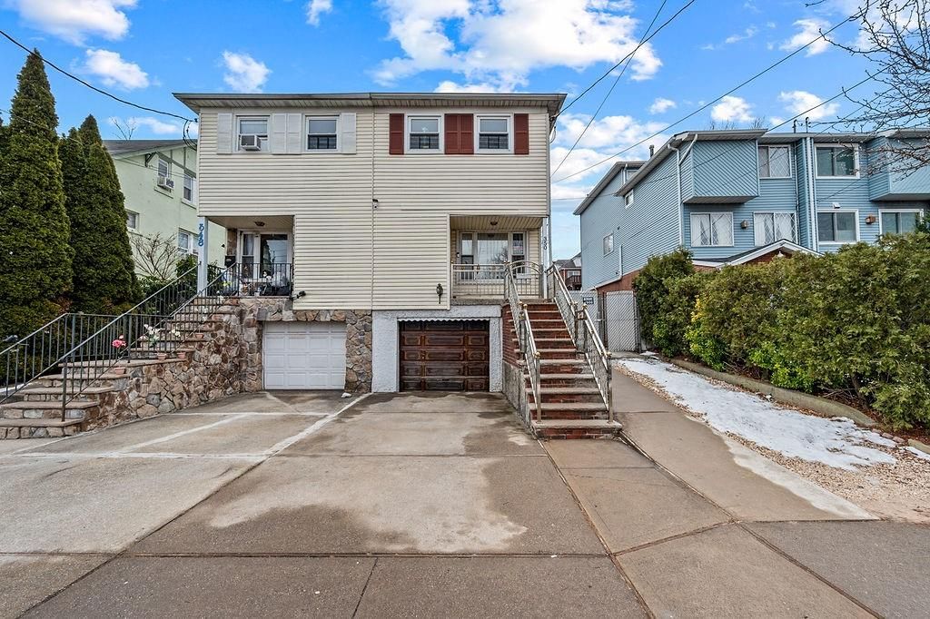 Photo of 350 Hylan Boulevard, Staten Island, NY 10305 (MLS # 498335)